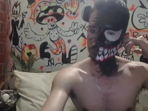 Snapshot of roystonee01 chatting on 11.01.25 roystonee01 online show from 11.01.25