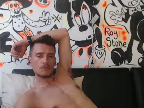 Snapshot of roystonee01 chatting on 11.12.25 roystonee01 online show from 11.12.25