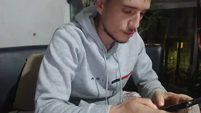 Snapshot of roystonee01 chatting on 11.18.25 roystonee01 online show from 11.18.25