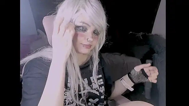 Snapshot of madokapruriens chatting on 09.17.25 madokapruriens online show from 09.17.25