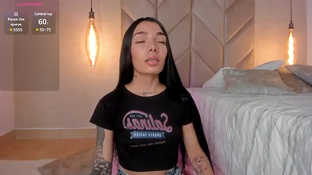 Mollymoon1 online show from 03.22.25