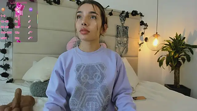 Mollymoon1 online show from 10.28.25