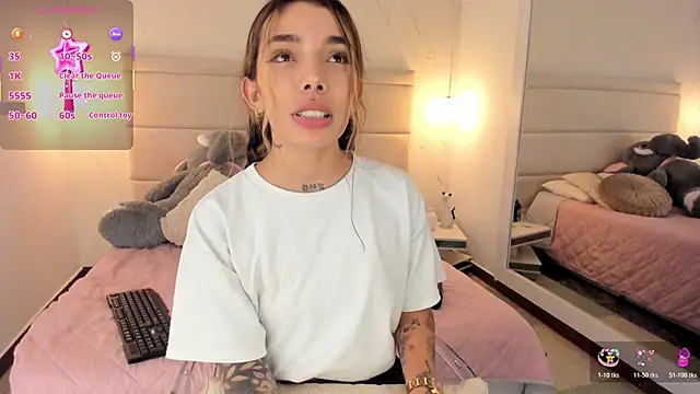 Mollymoon1 online show from 11.14.25