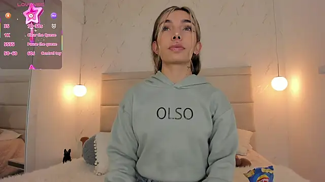 Mollymoon1 online show from 11.23.25