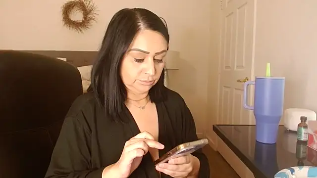 AlyssiaAmoreXO online show from 10.29.25