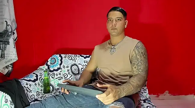 Snapshot of paul_luis chatting on 02.21.25 paul luis online show from 02.21.25