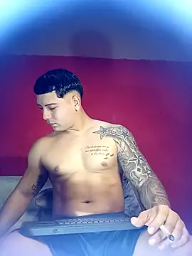 Snapshot of paul_luis chatting on 09.27.25 paul luis online show from 09.27.25