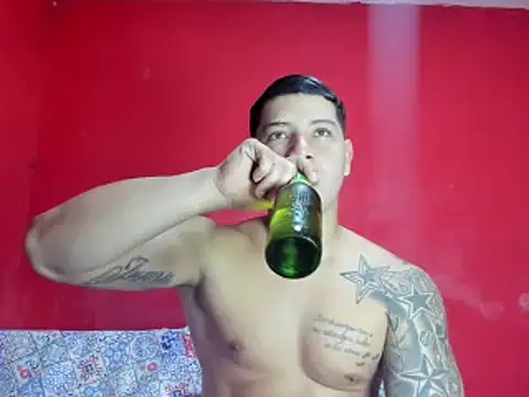 Snapshot of paul_luis chatting on 12.21.25 paul luis online show from 12.21.25