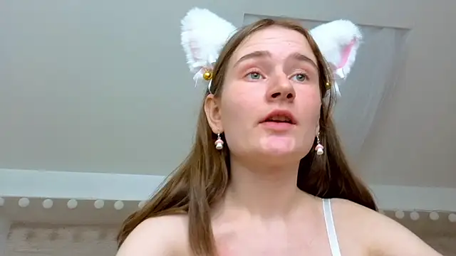 Snapshot of L1ittle_kitty_ chatting on 03.21.25 L1ittle kitty online show from 03.21.25