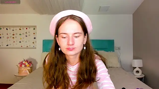 Snapshot of L1ittle_kitty_ chatting on 09.09.25 L1ittle kitty online show from 09.09.25