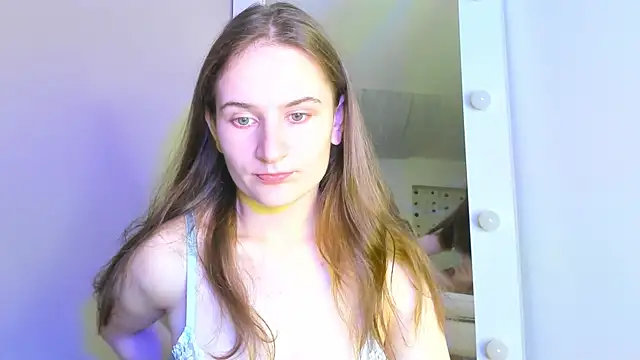 Snapshot of L1ittle_kitty_ chatting on 10.10.25 L1ittle kitty online show from 10.10.25