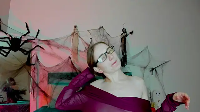 Snapshot of L1ittle_kitty_ chatting on 10.25.25 L1ittle kitty online show from 10.25.25