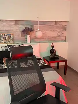 Snapshot of Alisha-Bond chatting on 01.29.25 Alisha-Bond online show from 01.29.25