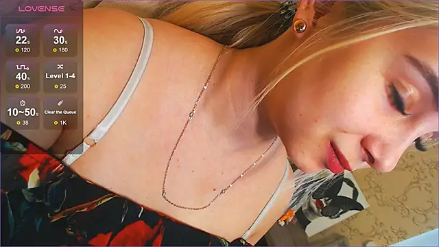 Snapshot of DolphinDreams chatting on 03.17.25 DolphinDreams online show from 03.17.25