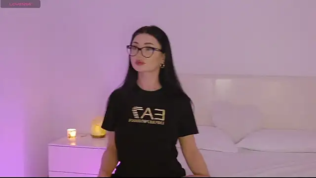 Snapshot of AllisonSky chatting on 10.09.25 AllisonSky online show from 10.09.25