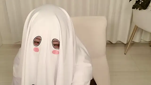 yuki room online show from 10.31.25