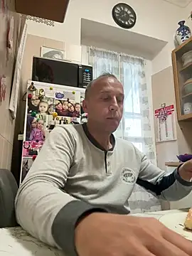 Snapshot of Lecatore80 chatting on 04.19.26 Lecatore80 online show from 04.19.26