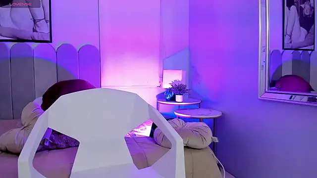 Lucy Williiams online show from 02.05.25