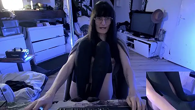 Snapshot of CeriseLapine chatting on 12.14.25 CeriseLapine online show from 12.14.25