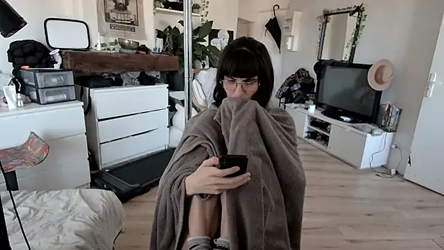 Snapshot of CeriseLapine chatting on 12.17.25 CeriseLapine online show from 12.17.25