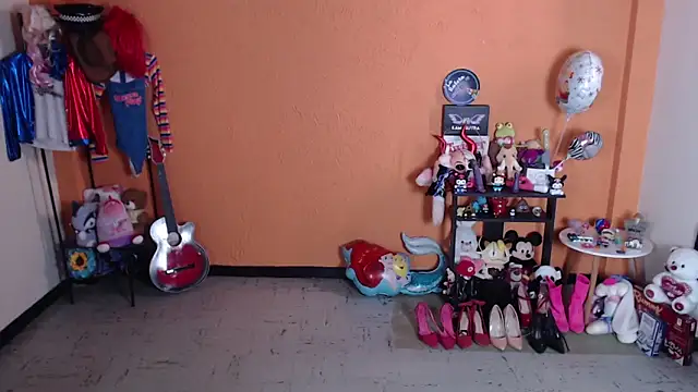 Snapshot of MissMiia2 chatting on 01.15.25 MissMiia2 online show from 01.15.25