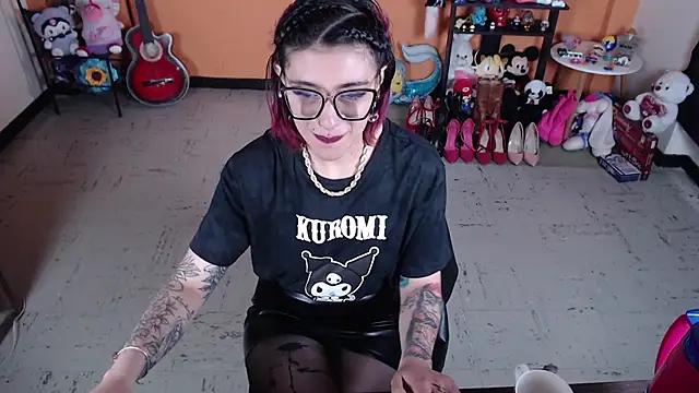 Snapshot of MissMiia2 chatting on 01.22.25 MissMiia2 online show from 01.22.25