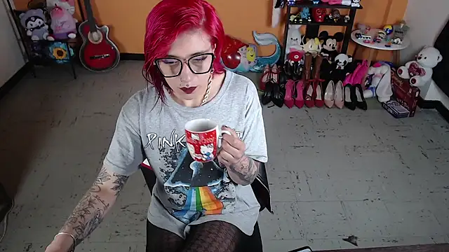 Snapshot of MissMiia2 chatting on 01.25.25 MissMiia2 online show from 01.25.25