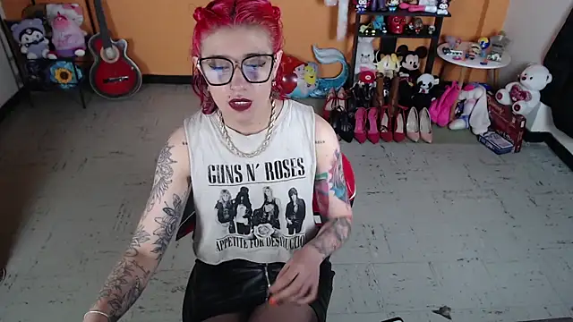 Snapshot of MissMiia2 chatting on 01.30.25 MissMiia2 online show from 01.30.25