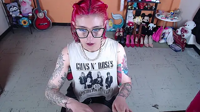 Snapshot of MissMiia2 chatting on 01.30.25 MissMiia2 online show from 01.30.25