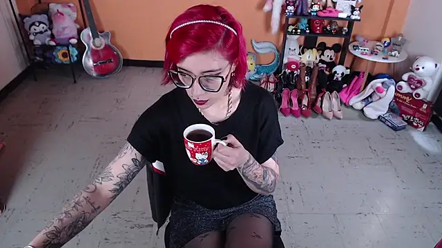 Snapshot of MissMiia2 chatting on 02.05.25 MissMiia2 online show from 02.05.25