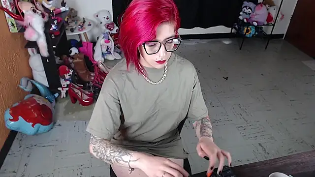 Snapshot of MissMiia2 chatting on 02.08.25 MissMiia2 online show from 02.08.25