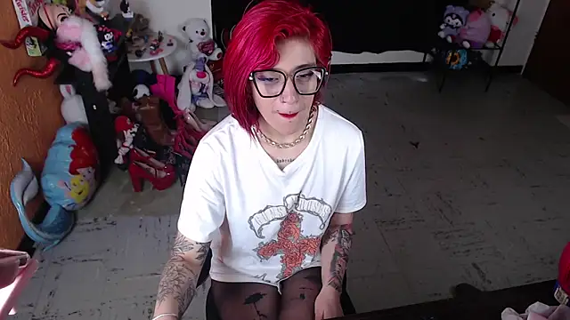 Snapshot of MissMiia2 chatting on 02.10.25 MissMiia2 online show from 02.10.25