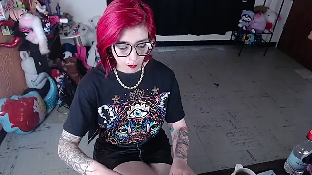 Snapshot of MissMiia2 chatting on 02.12.25 MissMiia2 online show from 02.12.25