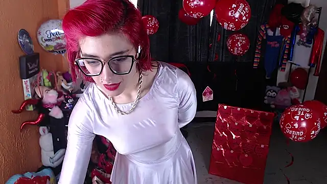 Snapshot of MissMiia2 chatting on 02.15.25 MissMiia2 online show from 02.15.25