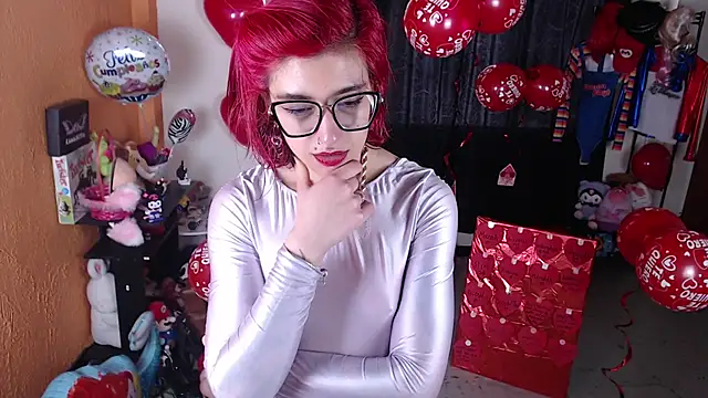 Snapshot of MissMiia2 chatting on 02.15.25 MissMiia2 online show from 02.15.25