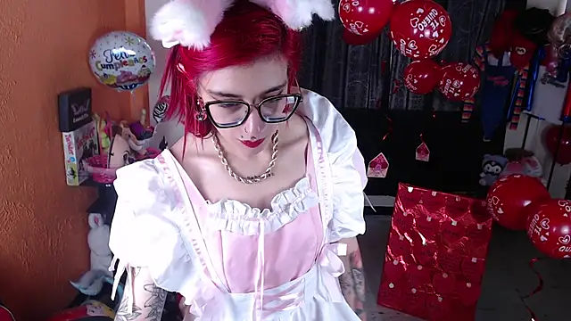 Snapshot of MissMiia2 chatting on 02.18.25 MissMiia2 online show from 02.18.25