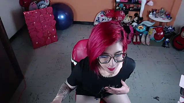 Snapshot of MissMiia2 chatting on 03.12.25 MissMiia2 online show from 03.12.25