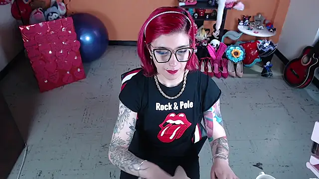 Snapshot of MissMiia2 chatting on 03.17.25 MissMiia2 online show from 03.17.25