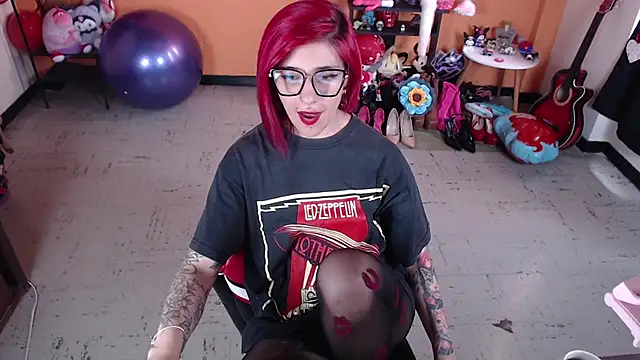 Snapshot of MissMiia2 chatting on 03.21.25 MissMiia2 online show from 03.21.25