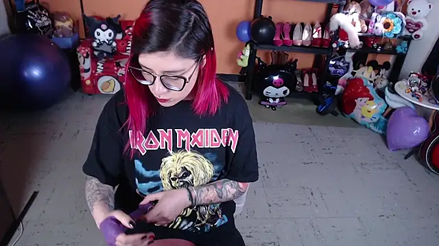 Snapshot of MissMiia2 chatting on 09.12.25 MissMiia2 online show from 09.12.25