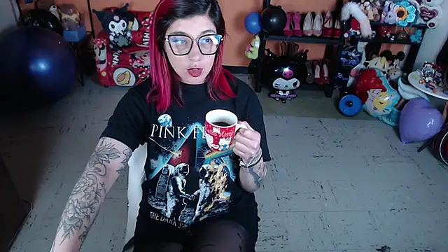 Snapshot of MissMiia2 chatting on 09.15.25 MissMiia2 online show from 09.15.25