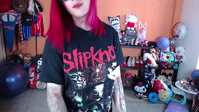 Snapshot of MissMiia2 chatting on 09.25.25 MissMiia2 online show from 09.25.25