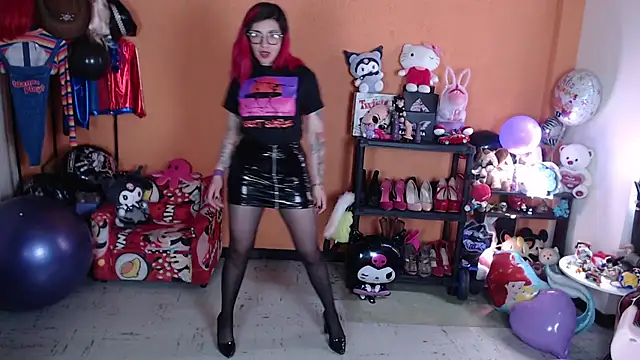 Snapshot of MissMiia2 chatting on 10.01.25 MissMiia2 online show from 10.01.25