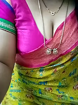 Snapshot of your-sameera chatting on 02.04.25 your-sameera online show from 02.04.25