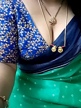 Snapshot of your-sameera chatting on 03.10.25 your-sameera online show from 03.10.25