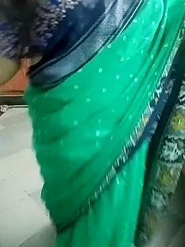 Snapshot of your-sameera chatting on 03.10.25 your-sameera online show from 03.10.25