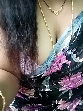 Snapshot of your-sameera chatting on 03.12.25 your-sameera online show from 03.12.25