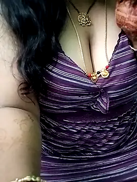 Snapshot of your-sameera chatting on 03.18.25 your-sameera online show from 03.18.25