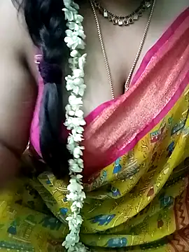 Snapshot of your-sameera chatting on 10.07.25 your-sameera online show from 10.07.25