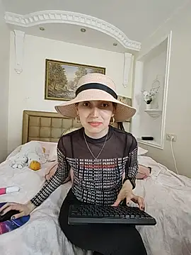 Snapshot of Iren chatting on 04.20.26 Iren online show from 04.20.26